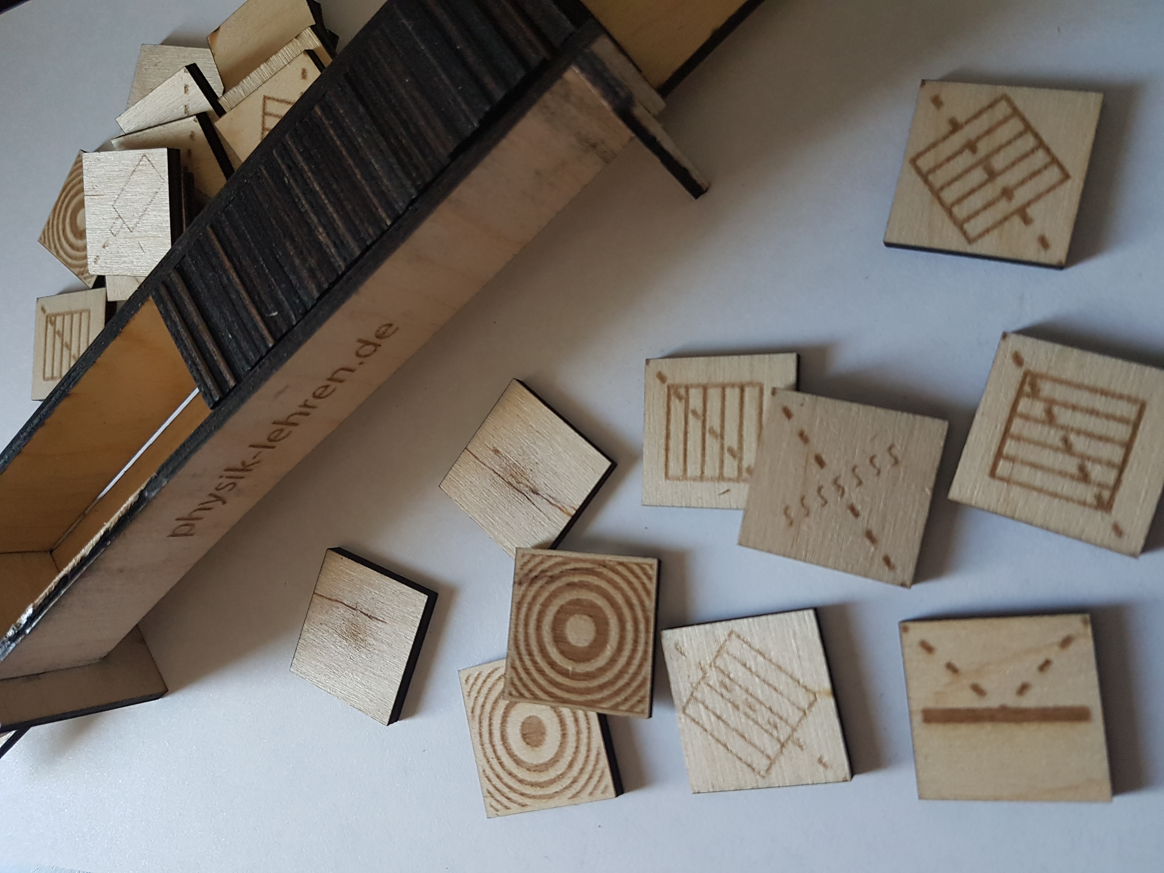 Interferometer- Baukasten aus Sperrholz